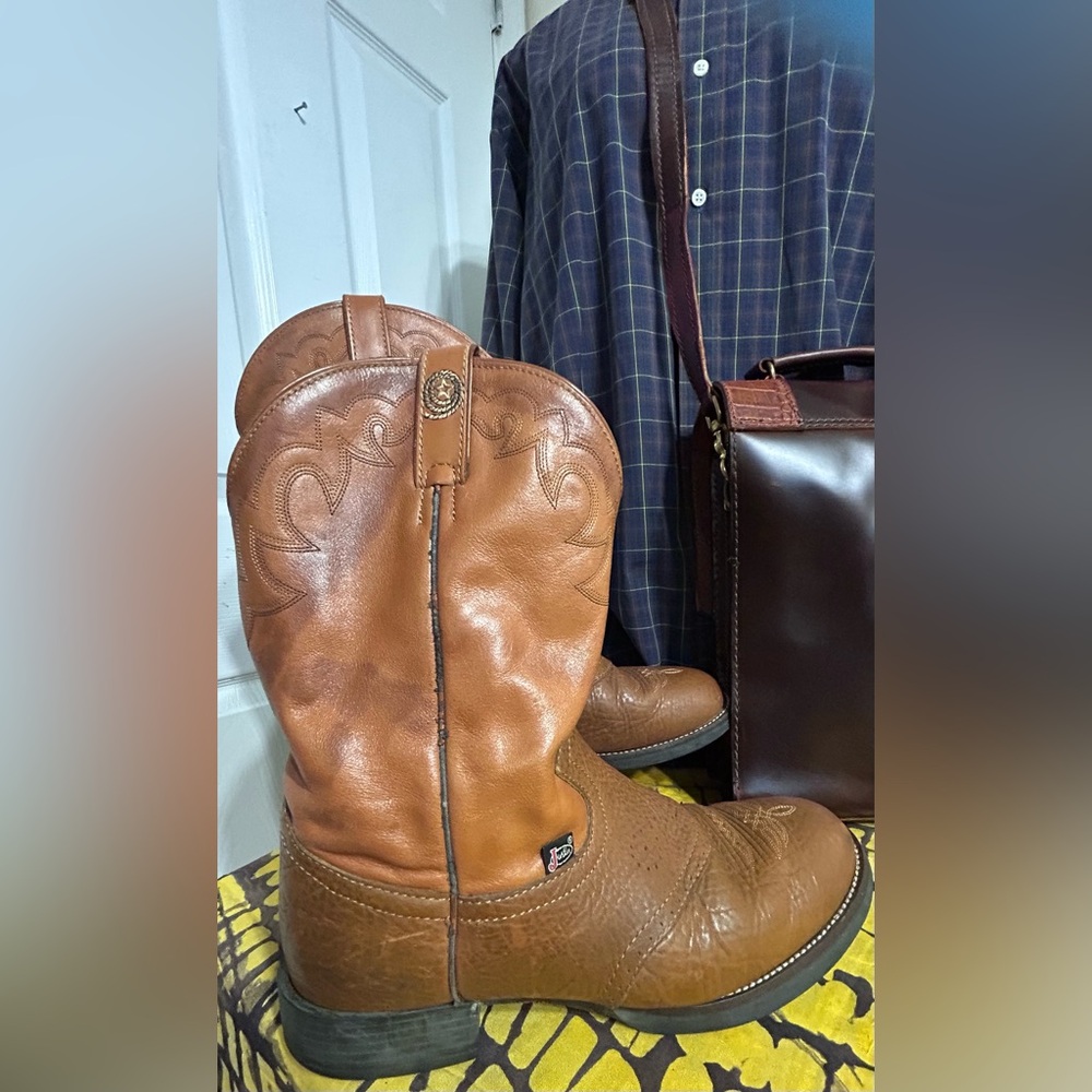 Justin’s Brown Leather USED Cowboy Boots! Send in your Offer!
